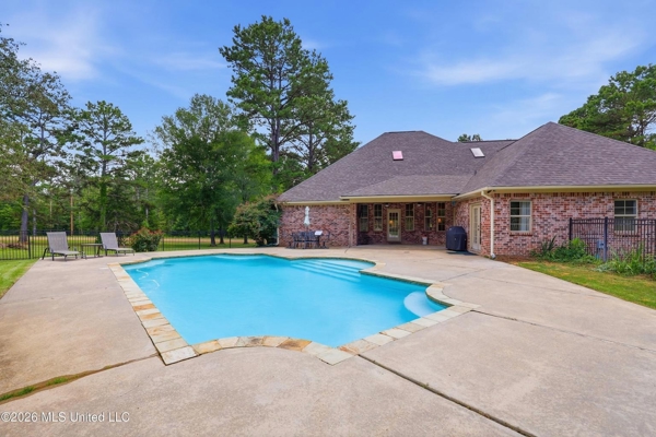 Clinton MS Home for Sale on 1.67 Acres with Pool