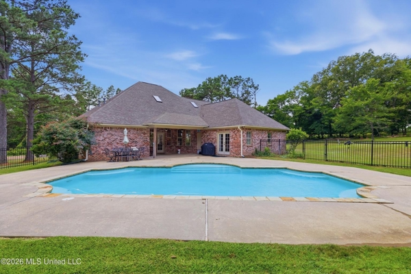Clinton MS Home for Sale on 1.67 Acres with Pool