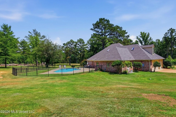 Clinton MS Home for Sale on 1.67 Acres with Pool