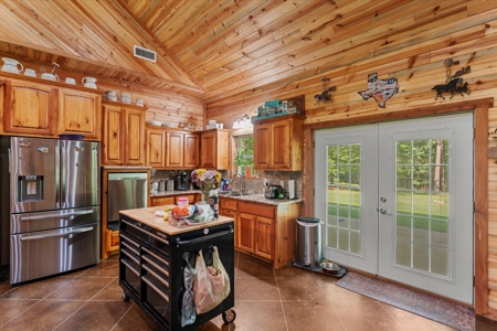 Custom Wood Home on 14.51 Acres in Hughes Springs, TX - image 15