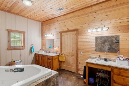 Custom Wood Home on 14.51 Acres in Hughes Springs, TX - image 26