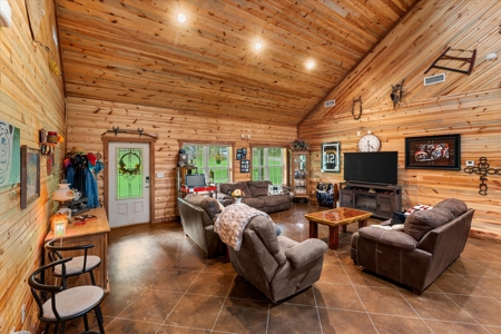 Custom Wood Home on 14.51 Acres in Hughes Springs, TX - image 11