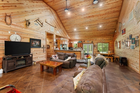 Custom Wood Home on 14.51 Acres in Hughes Springs, TX - image 10