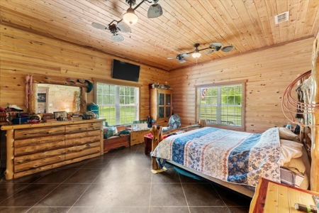 Custom Wood Home on 14.51 Acres in Hughes Springs, TX - image 23