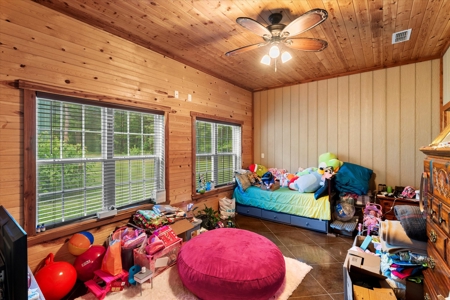 Custom Wood Home on 14.51 Acres in Hughes Springs, TX - image 29