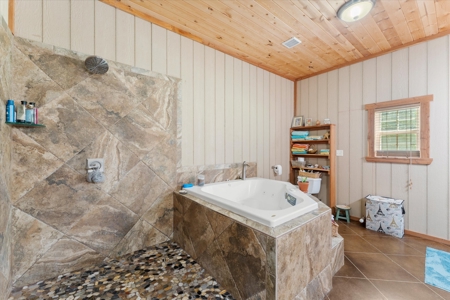 Custom Wood Home on 14.51 Acres in Hughes Springs, TX - image 25