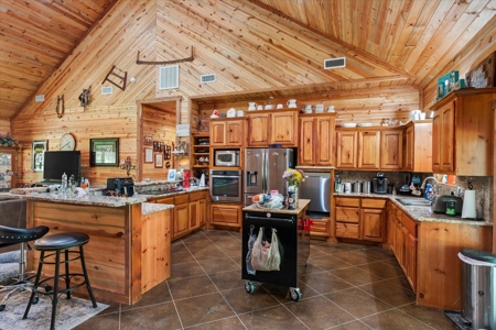 Custom Wood Home on 14.51 Acres in Hughes Springs, TX - image 13