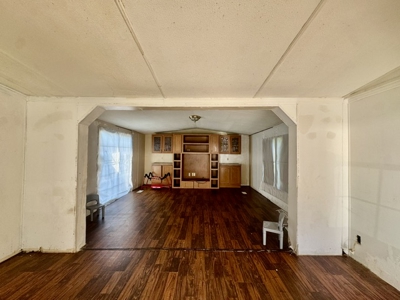 Great Investment Property, or fixer upper to make your own. Call - image 5