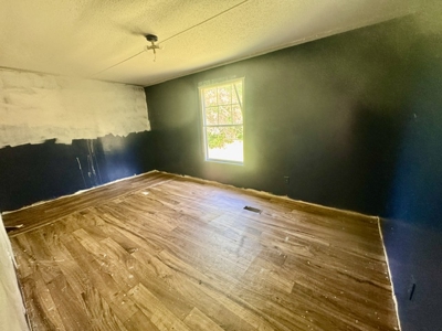 Great Investment Property, or fixer upper to make your own. Call - image 12