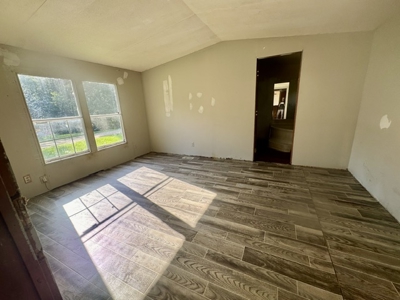 Great Investment Property, or fixer upper to make your own. Call - image 9