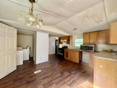 Great Investment Property, or fixer upper to make your own. Call - image 7