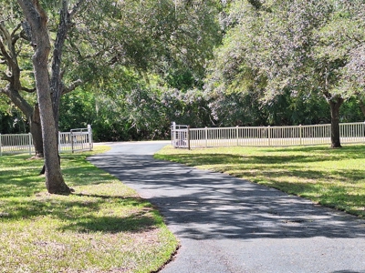 Suwannee River Home With Deep Water Floating Dock On Paved Road - image 44