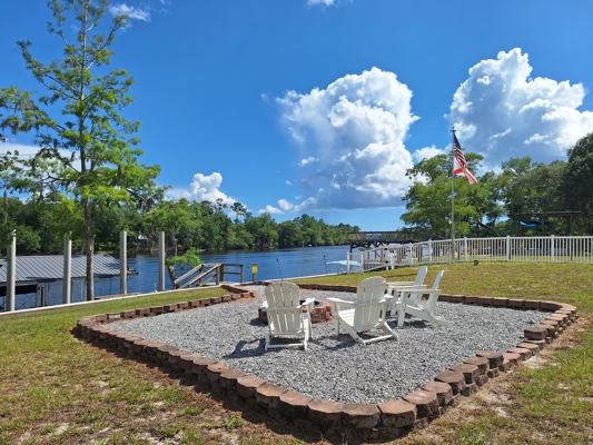 Suwannee River Home With Deep Water Floating Dock On Paved Road