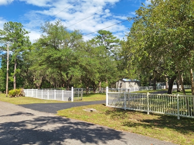 Suwannee River Home With Deep Water Floating Dock On Paved Road - image 45