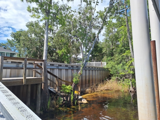 Suwannee River Home With Deep Water Floating Dock On Paved Road
