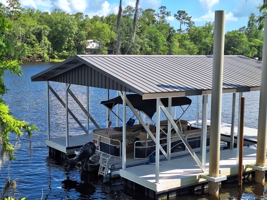 Suwannee River Home With Deep Water Floating Dock On Paved Road