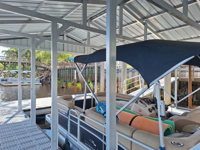 Suwannee River Home With Deep Water Floating Dock On Paved Road - image 33