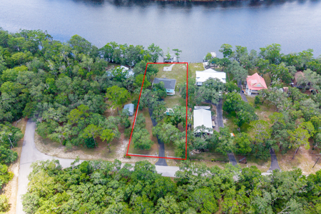 Suwannee River Home With Deep Water Floating Dock On Paved Road - image 48