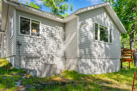 Classic Canada Creek Ranch Cabin with Lake Geneva Views - image 9