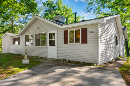 Classic Canada Creek Ranch Cabin with Lake Geneva Views - image 16