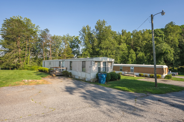 Income-Producing Mobile Home Park – 8 Rental Units | Lenoir, NC