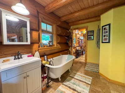 A Log Home Masterpiece in the Maine Woods on West Lake - image 27