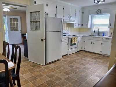 Solid Brick Ranch in Windsor Park: Updated & Move-In Ready - image 9