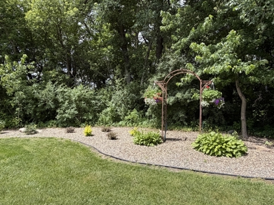 Private 8-Acre Executive Estate w/ Massive Workshop - image 37