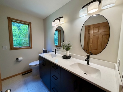 Private 8-Acre Executive Estate w/ Massive Workshop - image 20