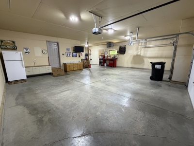 Private 8-Acre Executive Estate w/ Massive Workshop - image 31