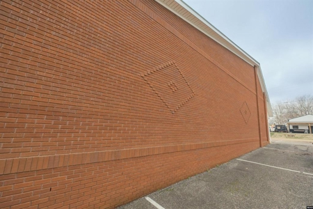 Income-Producing Commercial Real Estate For Sale in Weakley Co. - image 8