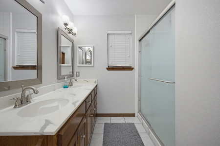 Beautiful home on corner lot in the Lakes Subdivision - image 6