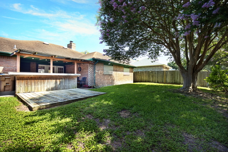 Beautiful home on corner lot in the Lakes Subdivision - image 13