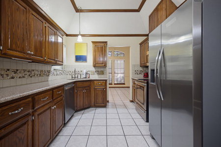Beautiful home on corner lot in the Lakes Subdivision - image 8