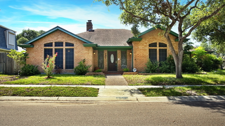 Beautiful home on corner lot in the Lakes Subdivision - image 1