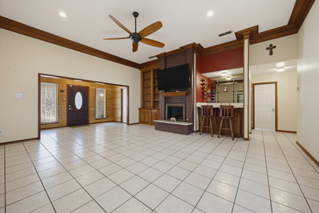 Beautiful home on corner lot in the Lakes Subdivision - image 2