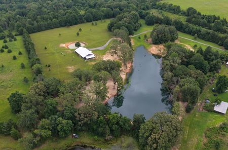 Stunning Country Home For Sale on 14.5 Acres in De Kalb, TX! - image 9