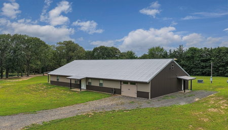Stunning Country Home For Sale on 14.5 Acres in De Kalb, TX! - image 5