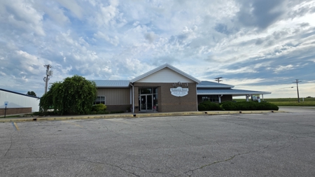 Turn-Key Restaurant or Unlimited Commercial Potential - image 1