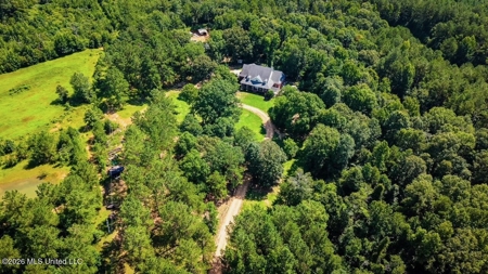 Luxury Country Estate on 70 Acres in Lawrence County - image 2