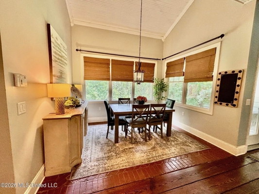 Luxury Country Estate on 70 Acres in Lawrence County