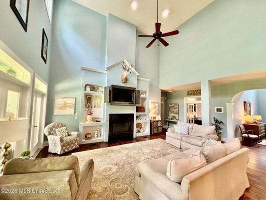 Luxury Country Estate on 70 Acres in Lawrence County