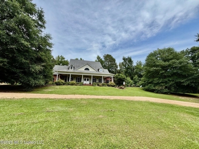 Luxury Country Estate on 70 Acres in Lawrence County - image 37