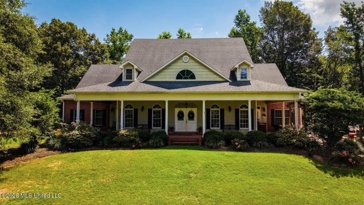 Luxury Country Estate on 70 Acres in Lawrence County
