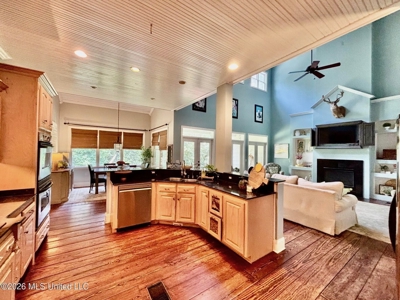 Luxury Country Estate on 70 Acres in Lawrence County - image 8