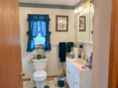 Lakeside Ranch Home - Springfield, Maine - image 19