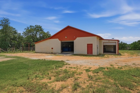 Mountain Springs Ranch near Gainesville, Texas - image 19