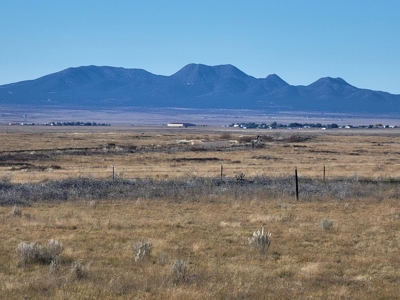 10 Acres For Sale with Mountain Views Near Stanley, New Mexico - image 1
