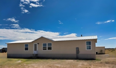 4 Bedroom Home with Acreage in Estancia NM - image 1