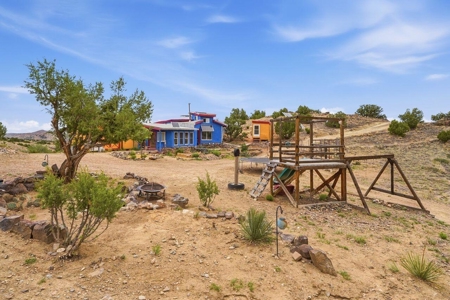 Off-Grid Yurt on 21.8 Acres Near Santa Fe, New Mexico - image 2